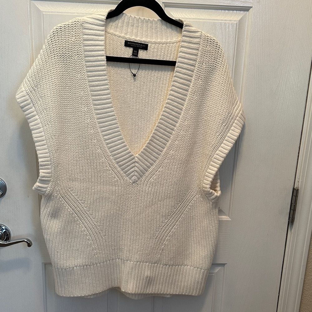 Banana Republic 100% Organic Cotton Cream V-Neck Sweater Vest Size M/L